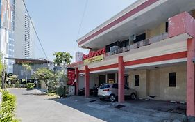 RedDoorz near Pakuwon Mall Surabaya
